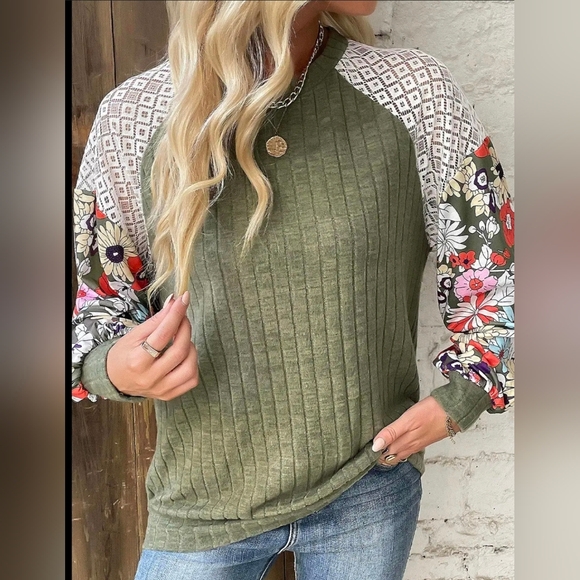 Source Unknown Tops - NWOT - Laurel Green,  Floral, Long Sleeve,  Lace Shoulder, Ribbed Top Size 4X
